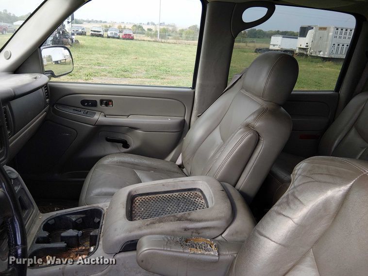 image for item DU3624 2005 Chevrolet Suburban 1500 SUV