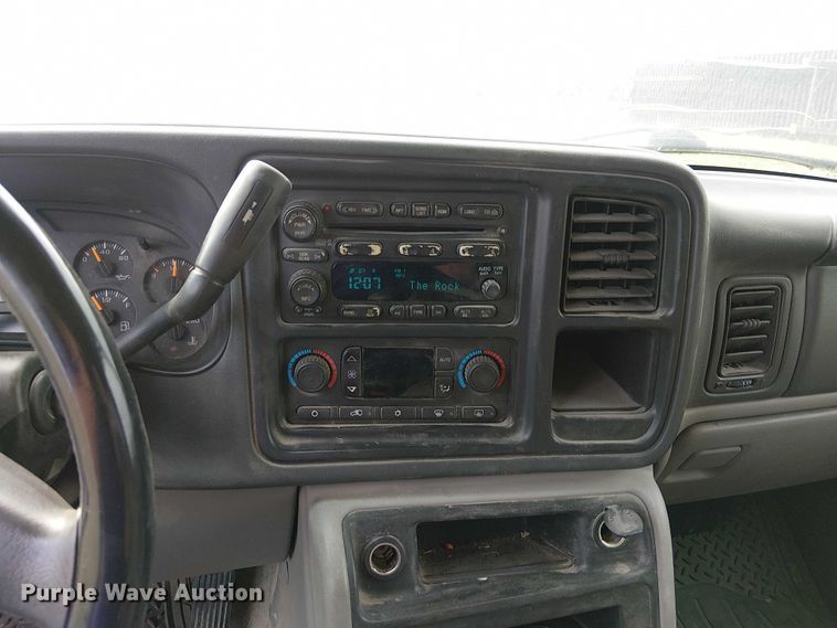 image for item DU3624 2005 Chevrolet Suburban 1500 SUV