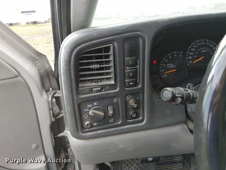 image for item DU3624 2005 Chevrolet Suburban 1500 SUV