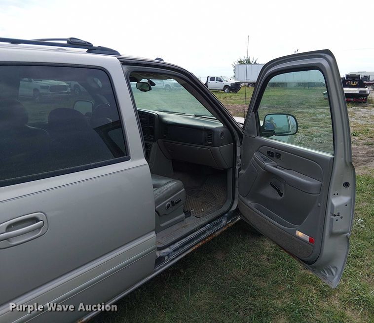 image for item DU3624 2005 Chevrolet Suburban 1500 SUV