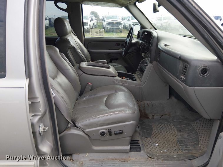 image for item DU3624 2005 Chevrolet Suburban 1500 SUV