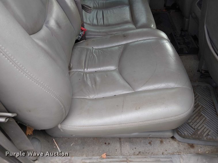 image for item DU3624 2005 Chevrolet Suburban 1500 SUV