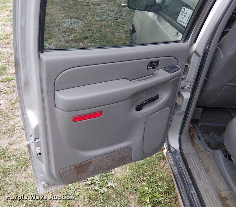 image for item DU3624 2005 Chevrolet Suburban 1500 SUV