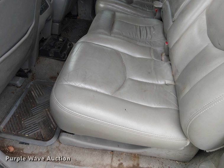 image for item DU3624 2005 Chevrolet Suburban 1500 SUV