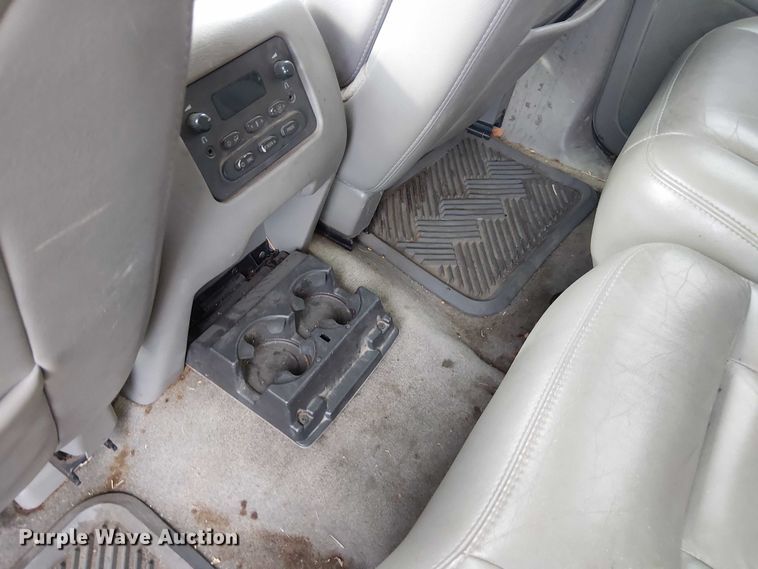 image for item DU3624 2005 Chevrolet Suburban 1500 SUV