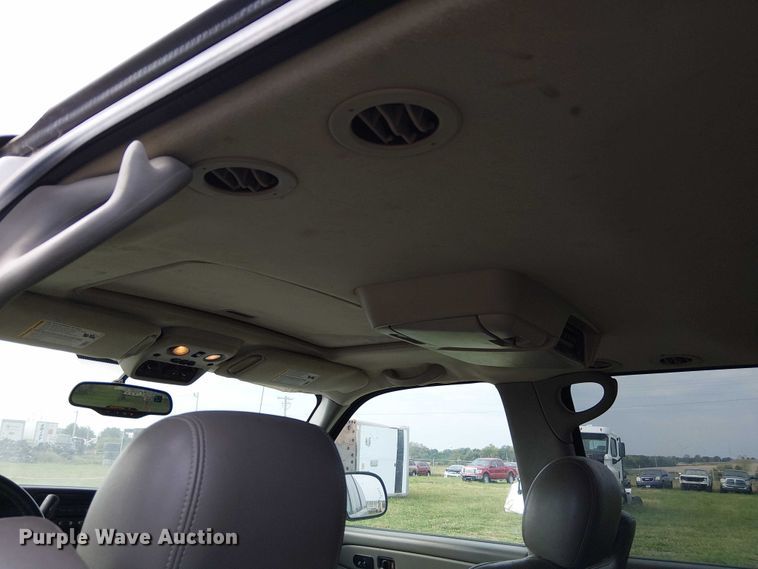 image for item DU3624 2005 Chevrolet Suburban 1500 SUV