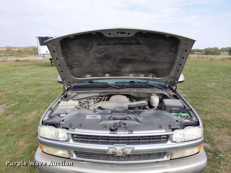 image for item DU3624 2005 Chevrolet Suburban 1500 SUV