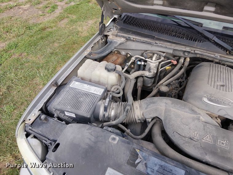 image for item DU3624 2005 Chevrolet Suburban 1500 SUV