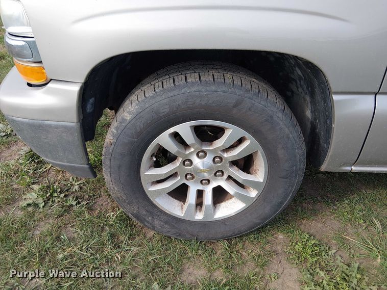 image for item DU3624 2005 Chevrolet Suburban 1500 SUV