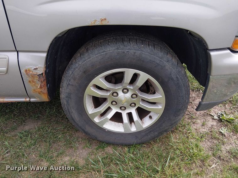 image for item DU3624 2005 Chevrolet Suburban 1500 SUV