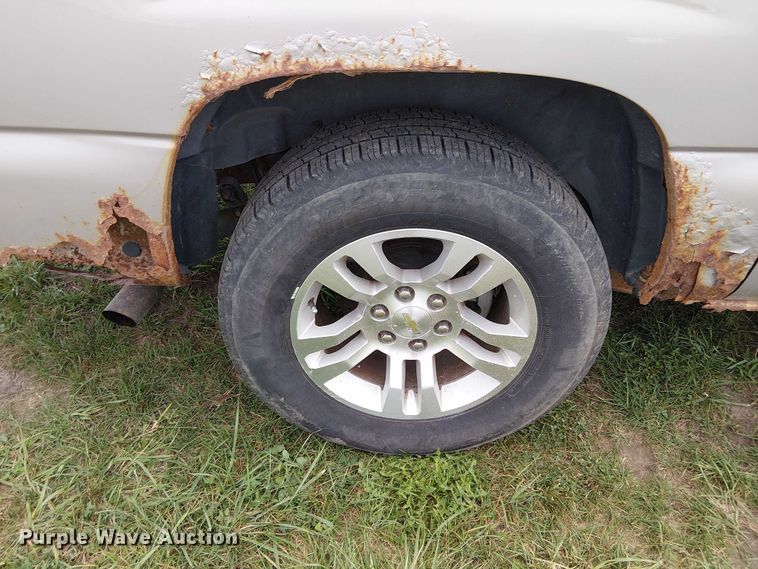 image for item DU3624 2005 Chevrolet Suburban 1500 SUV