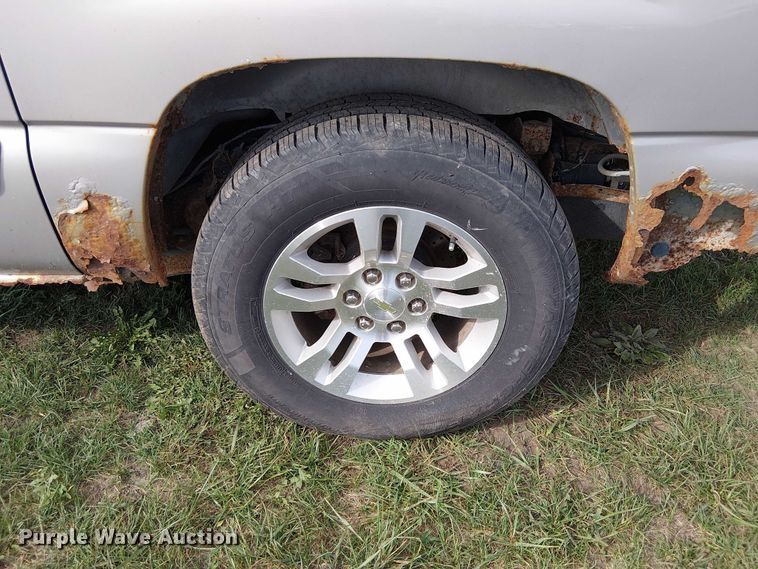 image for item DU3624 2005 Chevrolet Suburban 1500 SUV