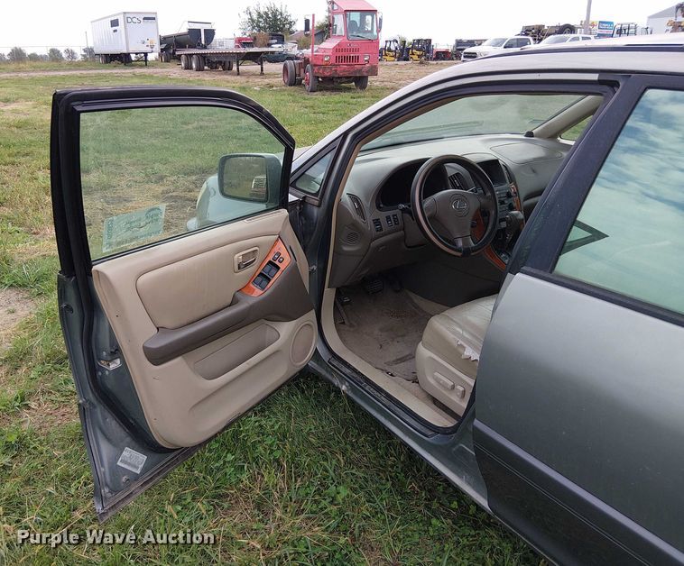 image for item DU3625 2001 Lexus RX300  SUV