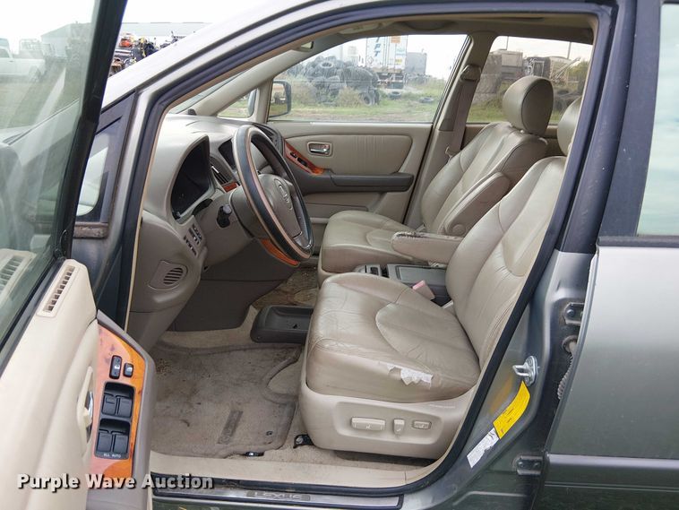 image for item DU3625 2001 Lexus RX300  SUV