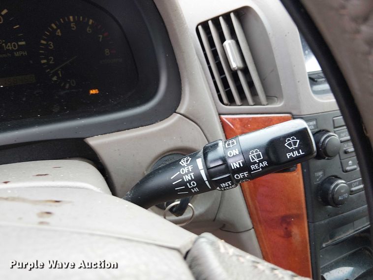 image for item DU3625 2001 Lexus RX300  SUV