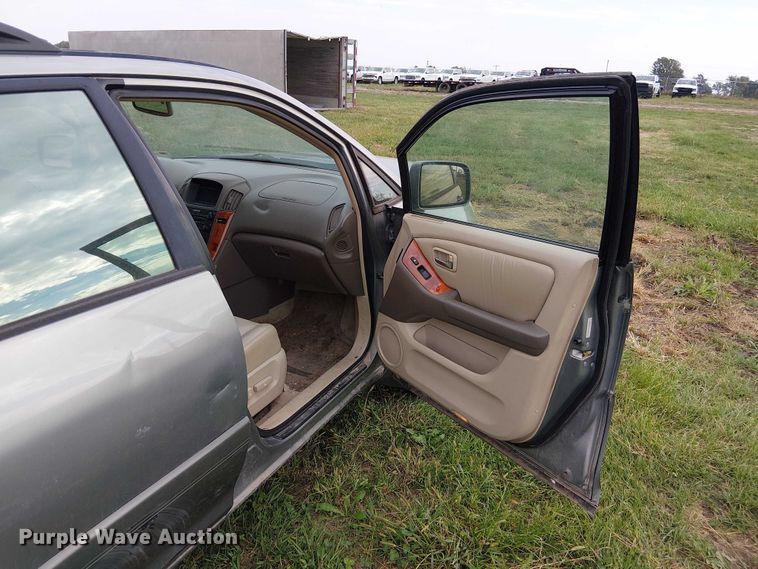 image for item DU3625 2001 Lexus RX300  SUV