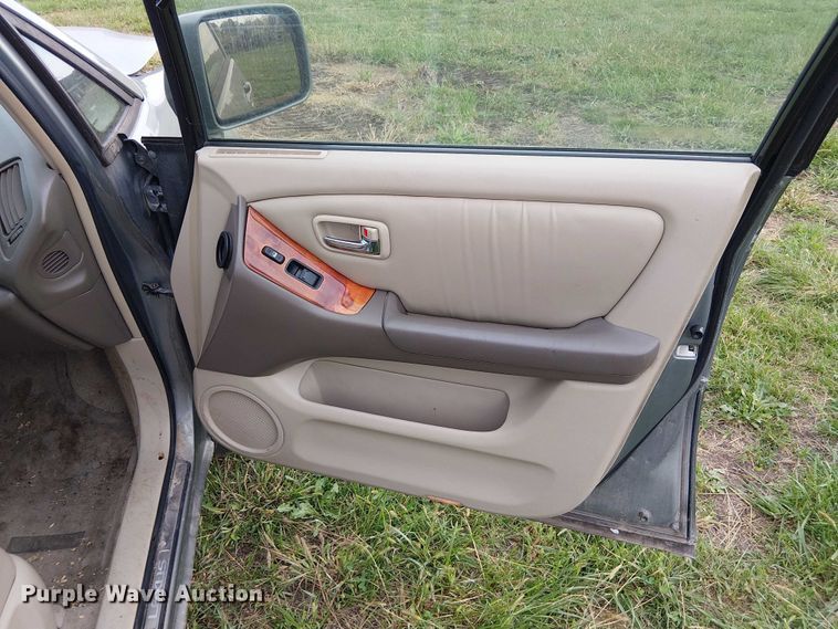 image for item DU3625 2001 Lexus RX300  SUV