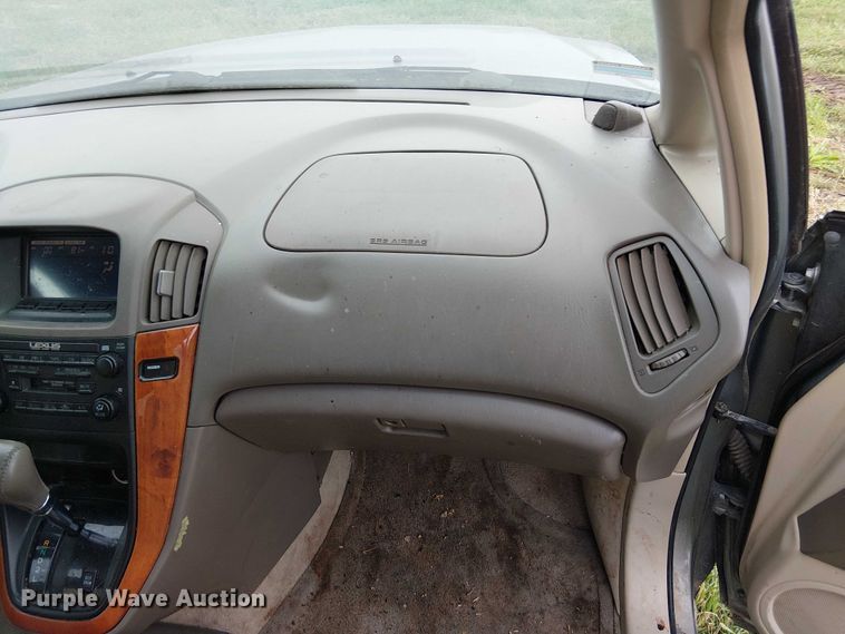 image for item DU3625 2001 Lexus RX300  SUV