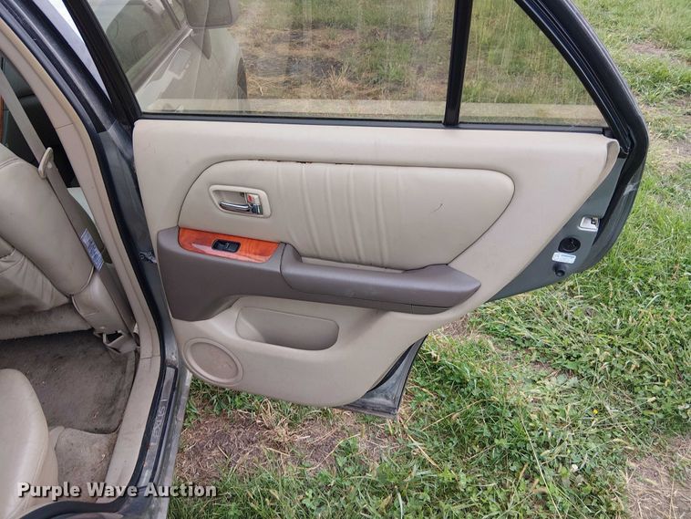 image for item DU3625 2001 Lexus RX300  SUV