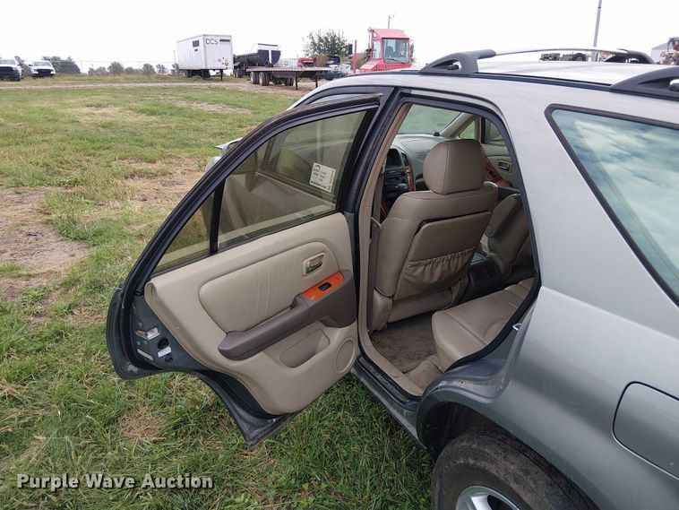 image for item DU3625 2001 Lexus RX300  SUV