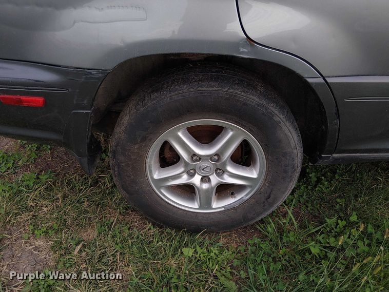 image for item DU3625 2001 Lexus RX300  SUV