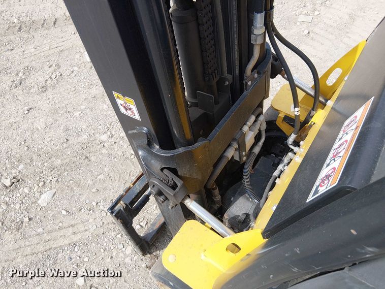 image for item DU3630 Yale GLC040SVXNRSE082 forklift