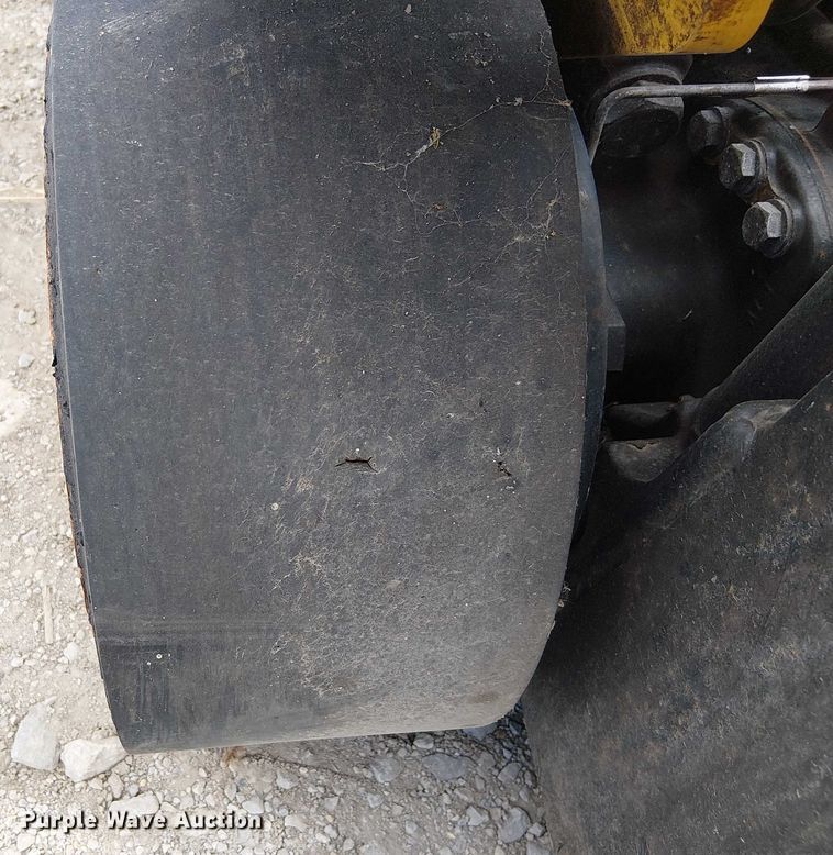 image for item DU3630 Yale GLC040SVXNRSE082 forklift