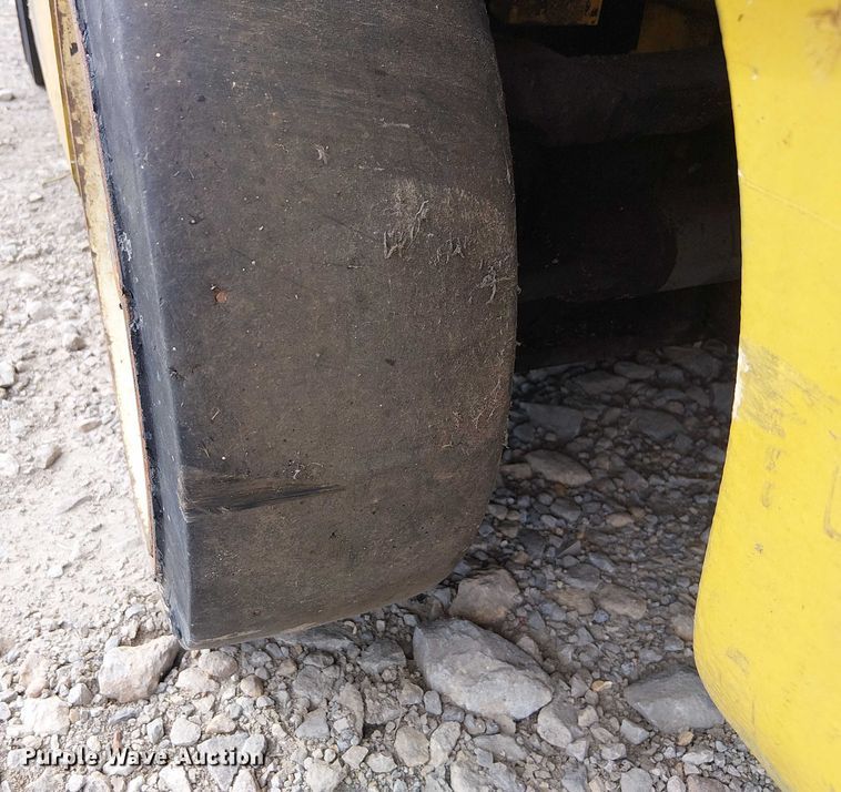 image for item DU3630 Yale GLC040SVXNRSE082 forklift