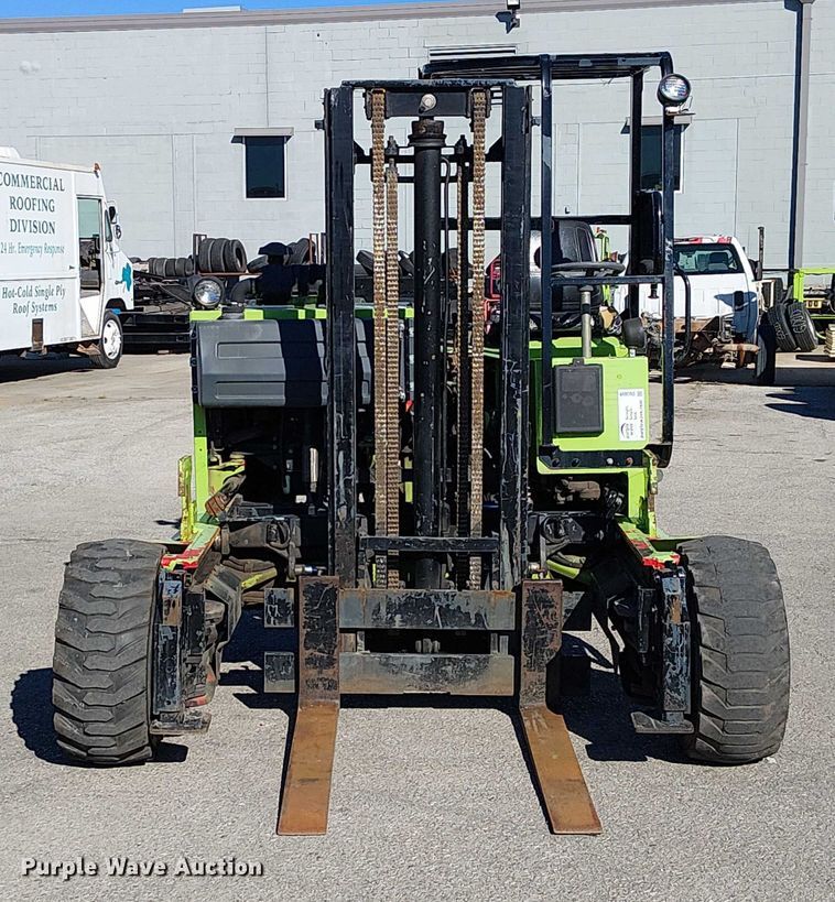 image for item DU3659 2005 Moffett M5500 forklift