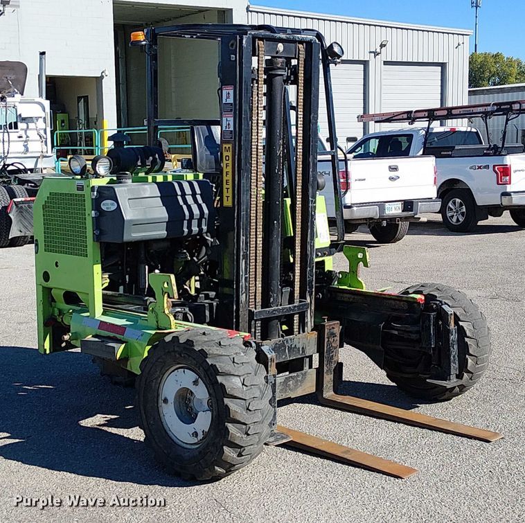 image for item DU3659 2005 Moffett M5500 forklift