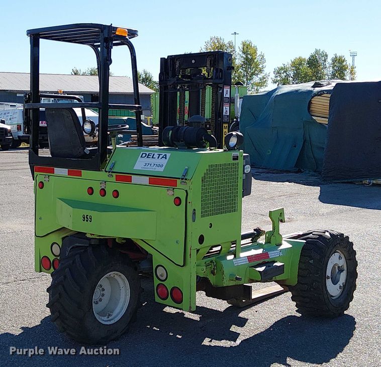 image for item DU3659 2005 Moffett M5500 forklift