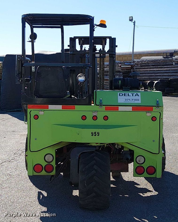 image for item DU3659 2005 Moffett M5500 forklift