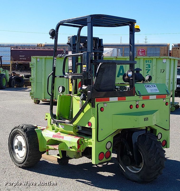 image for item DU3659 2005 Moffett M5500 forklift