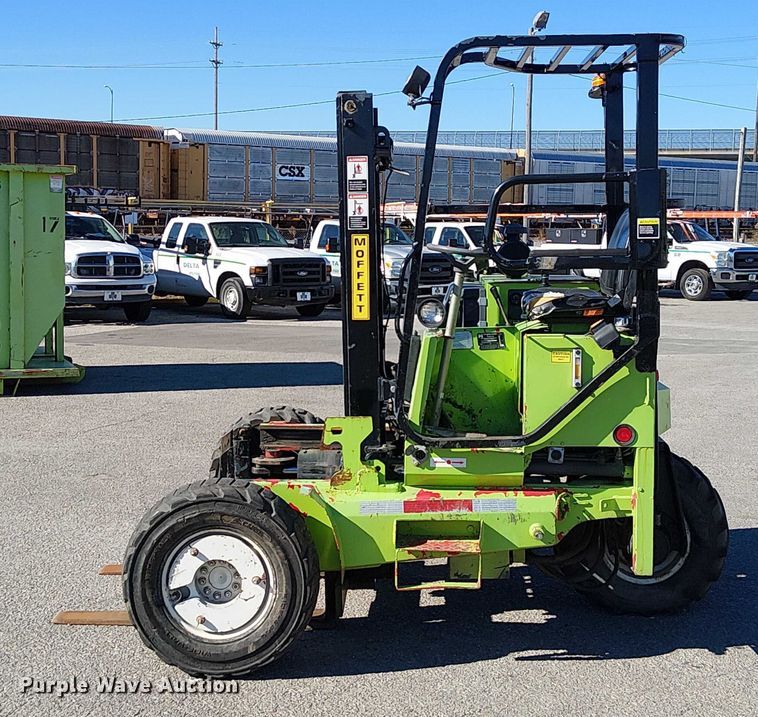image for item DU3659 2005 Moffett M5500 forklift