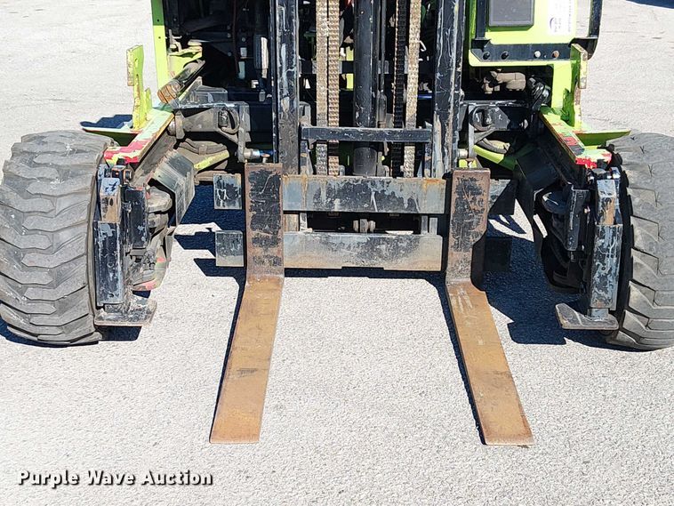 image for item DU3659 2005 Moffett M5500 forklift