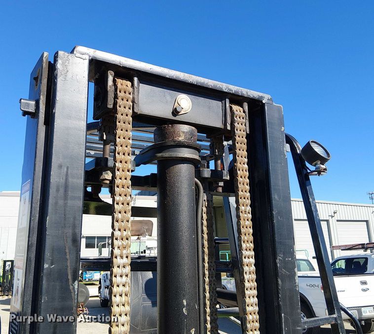 image for item DU3659 2005 Moffett M5500 forklift