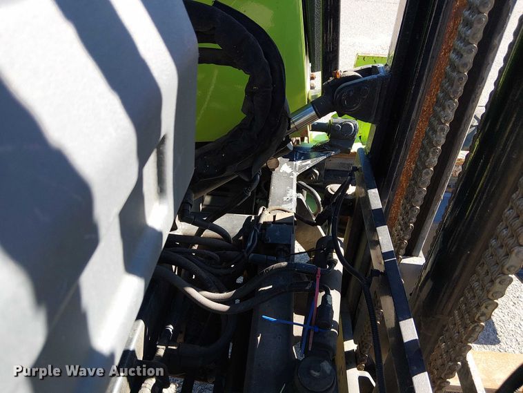 image for item DU3659 2005 Moffett M5500 forklift