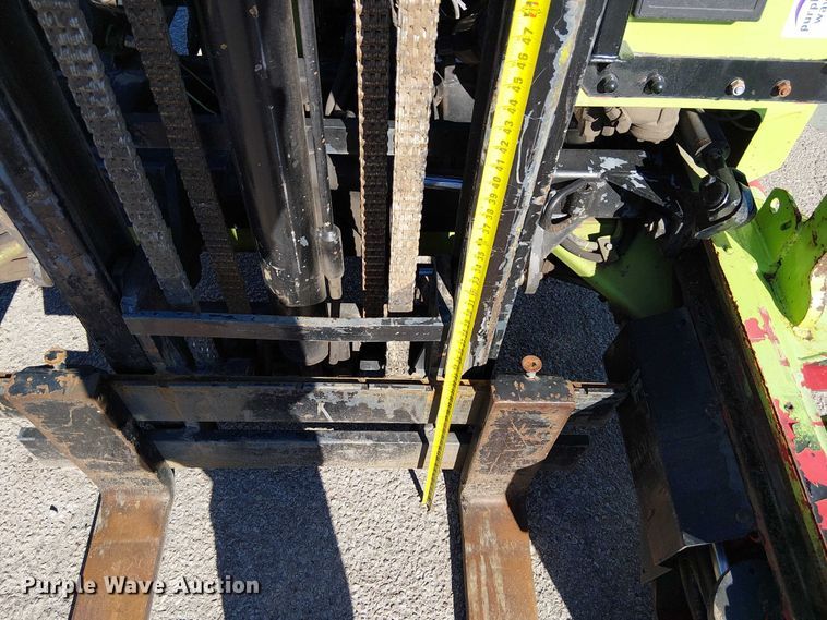 image for item DU3659 2005 Moffett M5500 forklift