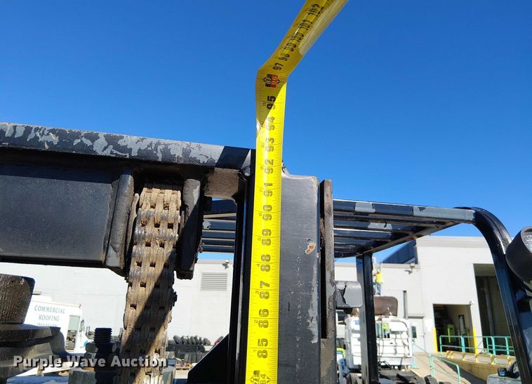 image for item DU3659 2005 Moffett M5500 forklift