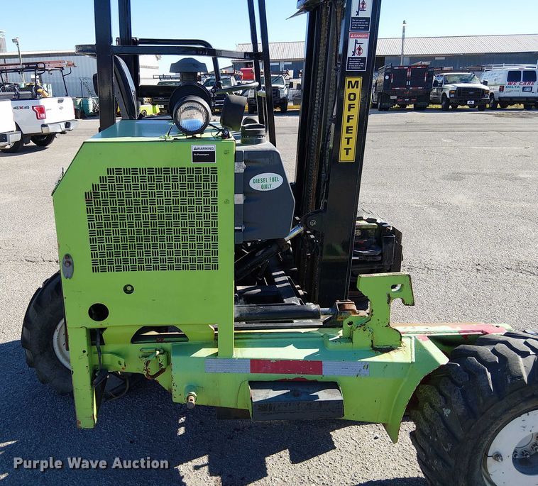 image for item DU3659 2005 Moffett M5500 forklift