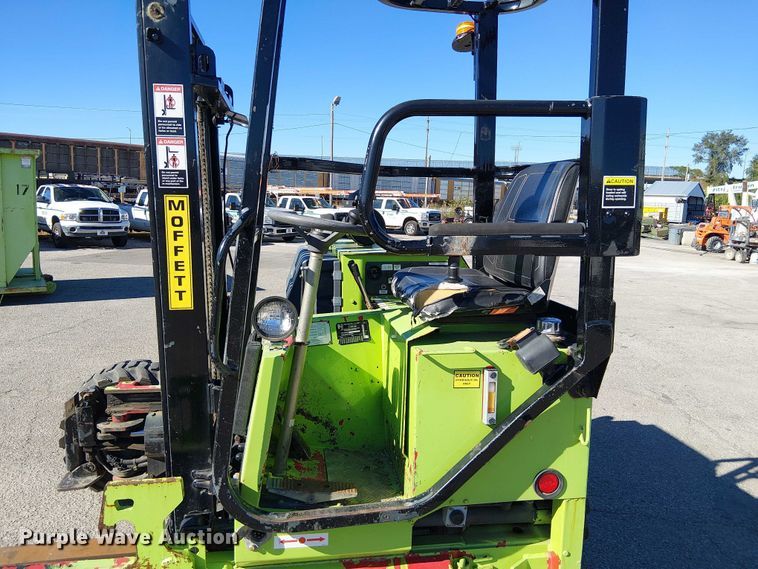 image for item DU3659 2005 Moffett M5500 forklift