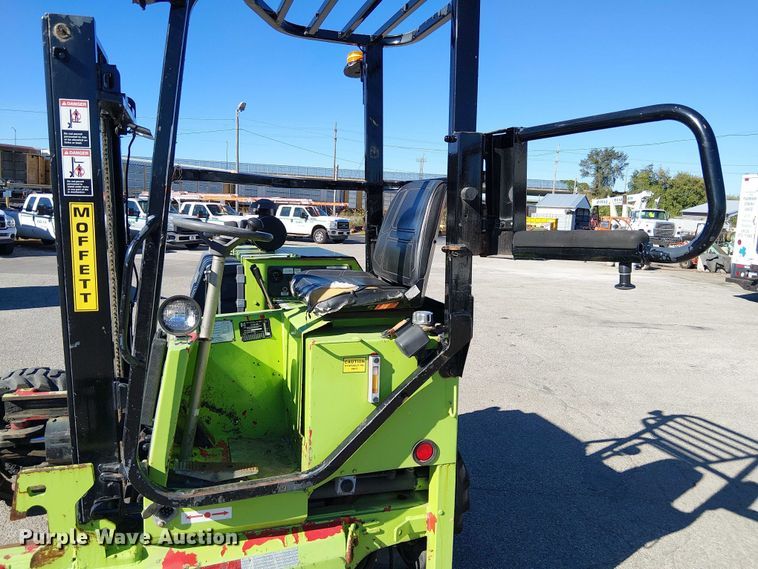 image for item DU3659 2005 Moffett M5500 forklift