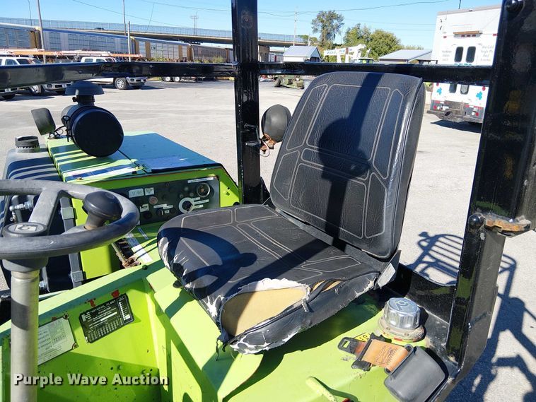 image for item DU3659 2005 Moffett M5500 forklift