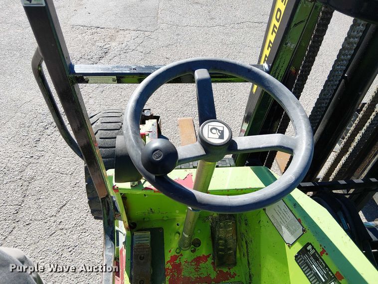 image for item DU3659 2005 Moffett M5500 forklift