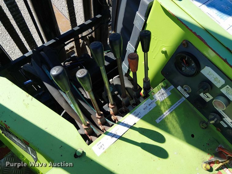 image for item DU3659 2005 Moffett M5500 forklift