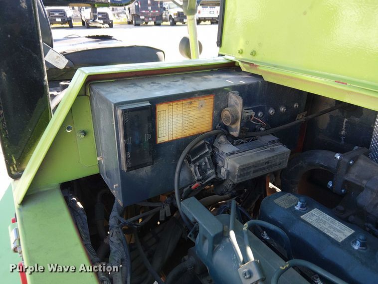 image for item DU3659 2005 Moffett M5500 forklift