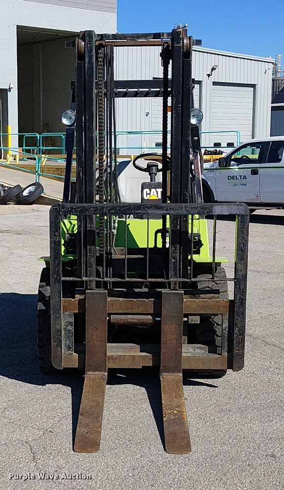 MONTACARGAS CATERPILLAR GP40