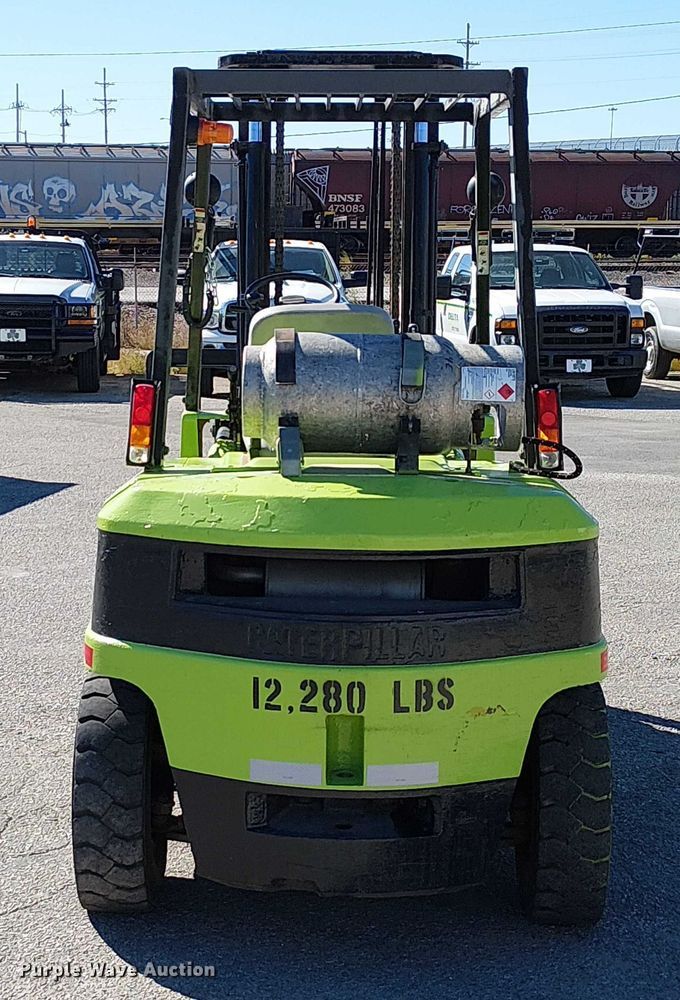 image for item DU3665 Caterpillar GP40 forklift