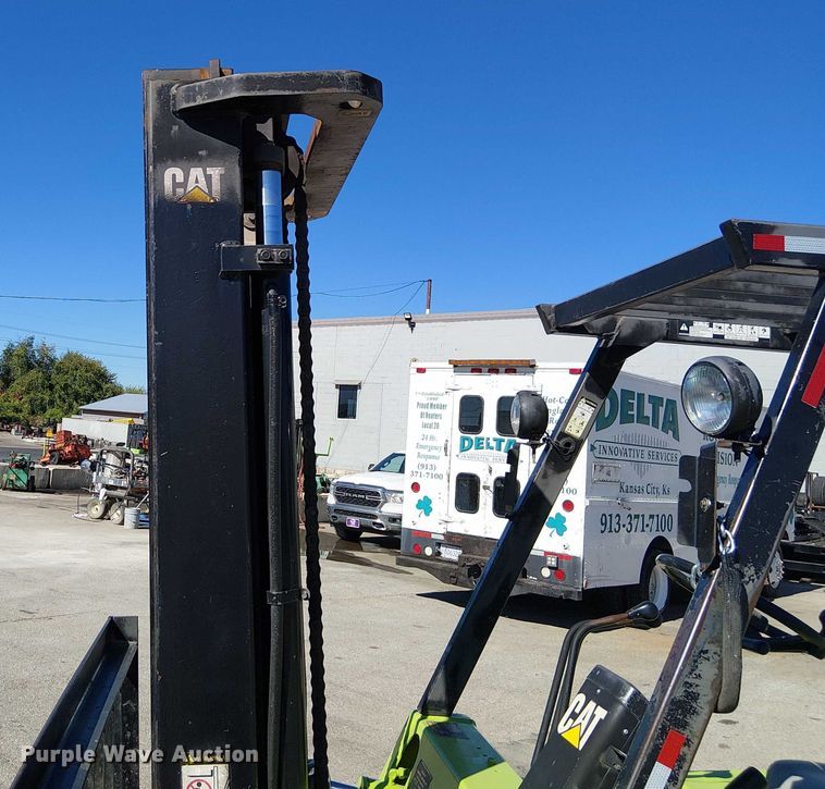 image for item DU3665 Caterpillar GP40 forklift