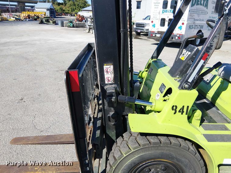 image for item DU3665 Caterpillar GP40 forklift